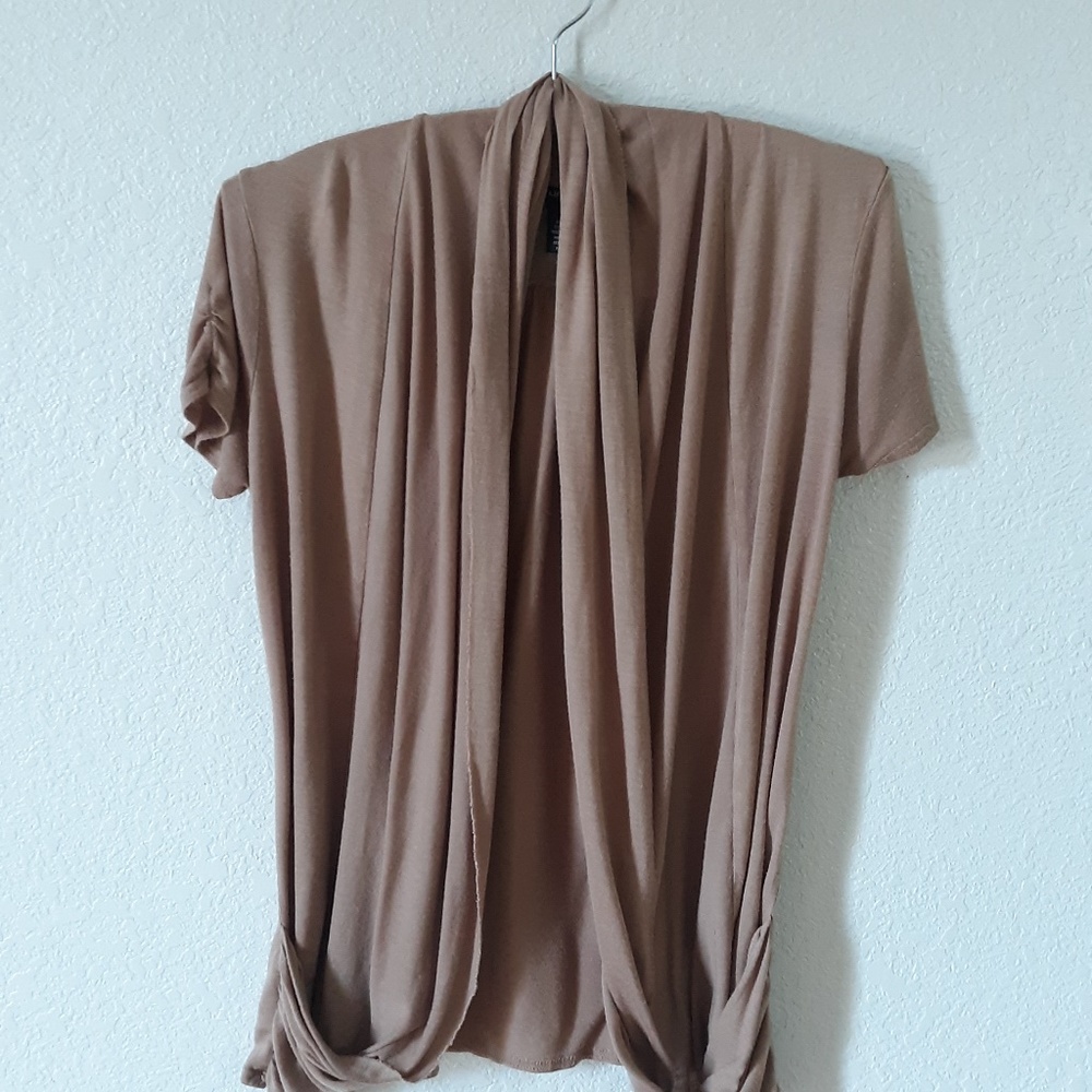 RUE 21 LAYER TOP SIZE M